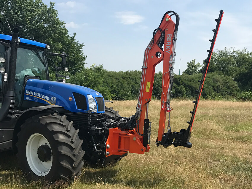 BERKY Doppel­messer Schneid­werk an Trecker