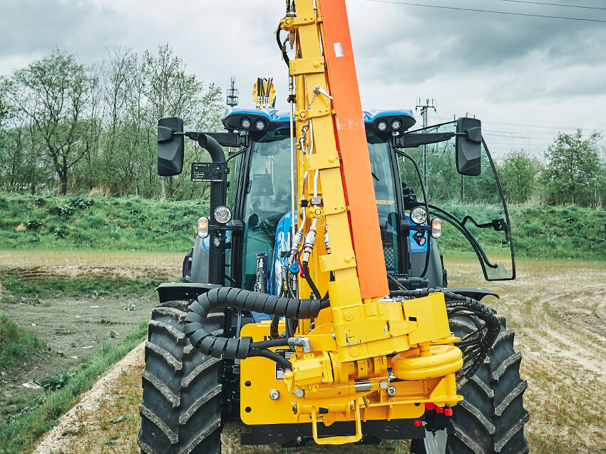 BERKY Doppel­messer Schneid­werk an Trecker