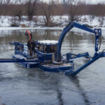 Arbeitsgerät Schneidkopf am Berky Gerät auf gefrorenem See