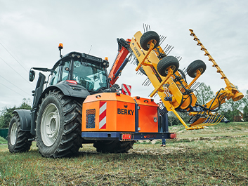 Berky Arbeitsgerät an Landmaschine