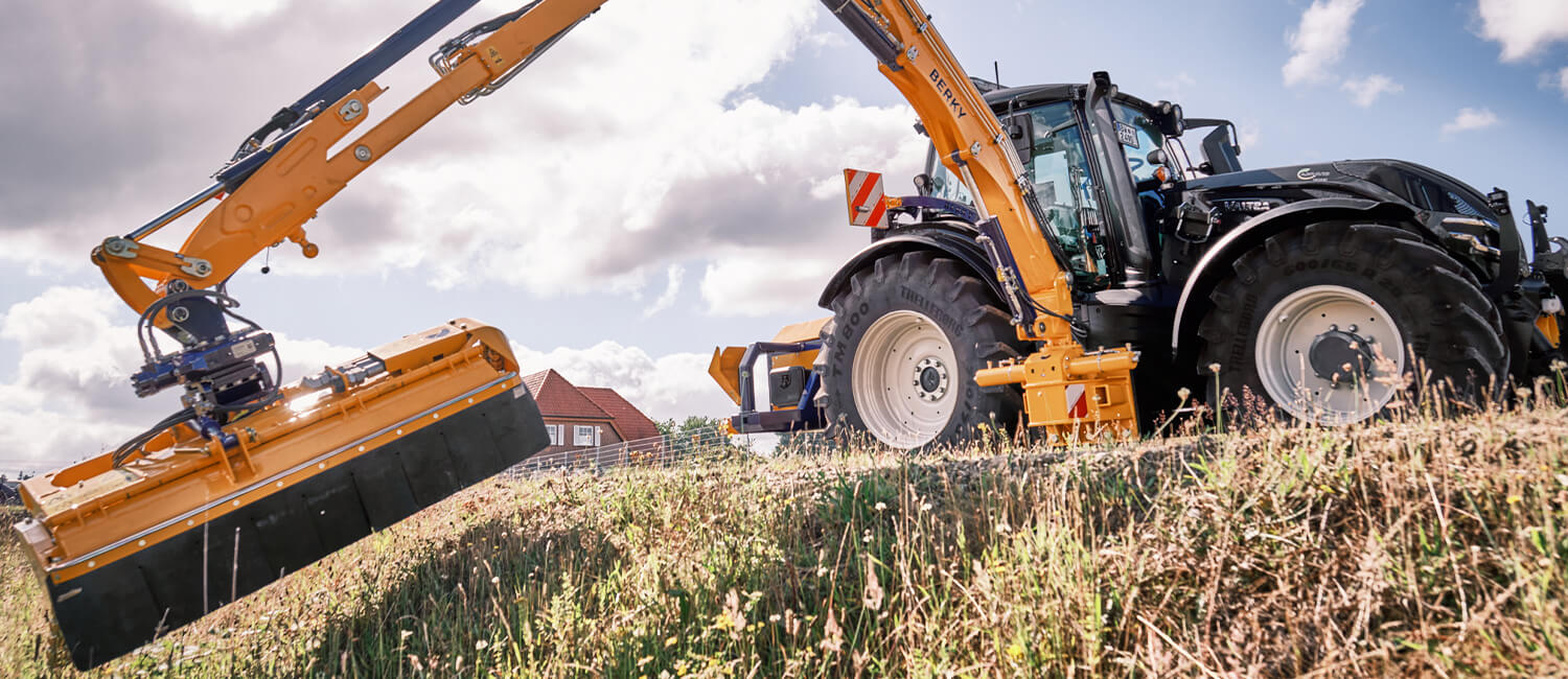 Berky Arbeitsgerät an Landmaschine im Einsatz