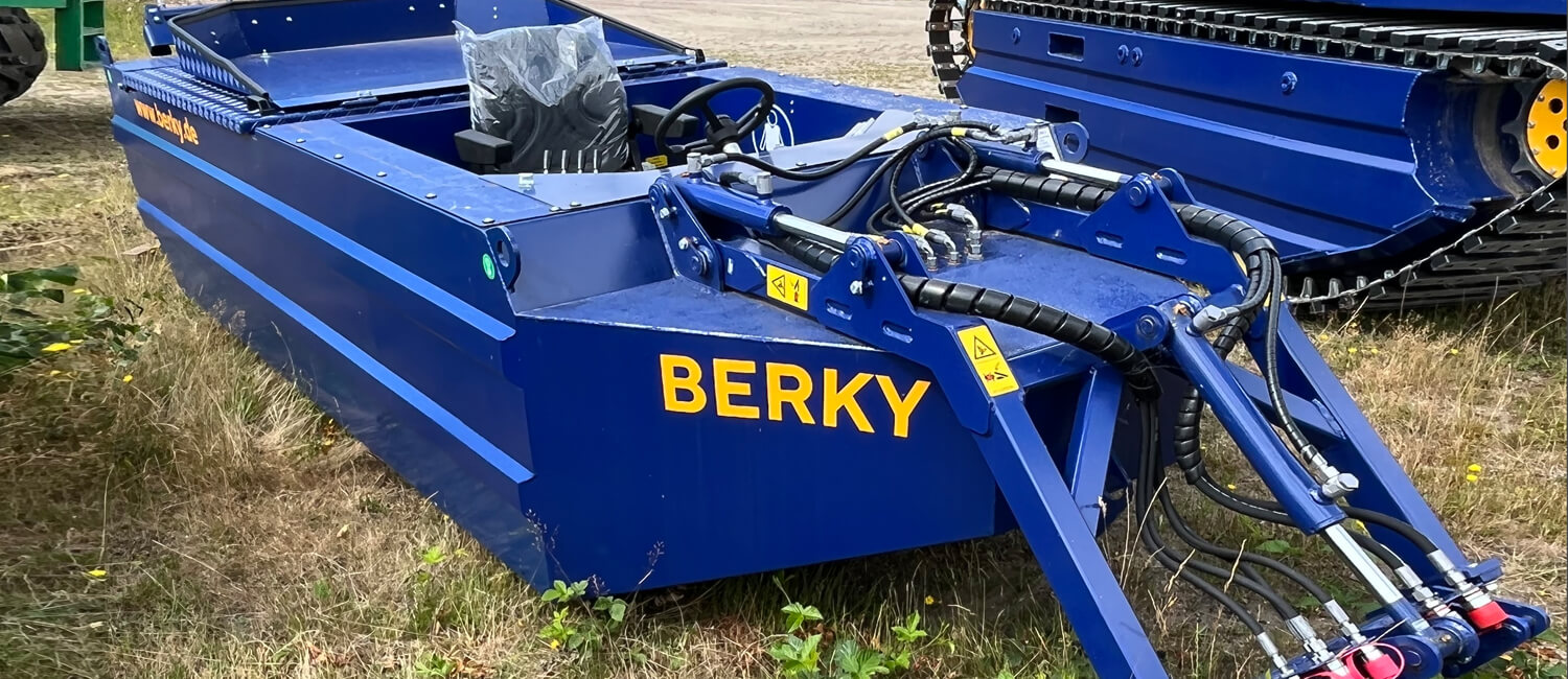 Berky Boot an Land