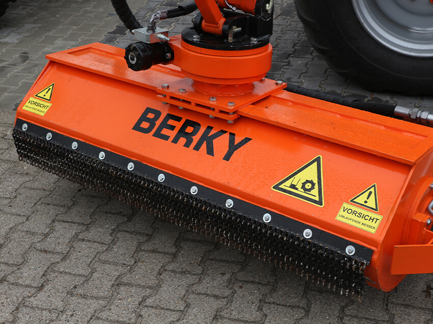 Berky Hydro Flail Mower with hydraulic flap & clearing belt