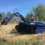 Berky Nereus Amphi an Land am Ufer im Einsatz mit Pflanzen