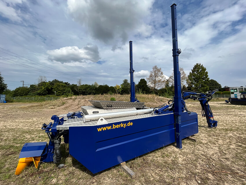 Berky Nereus Dredge an Land Rückansicht