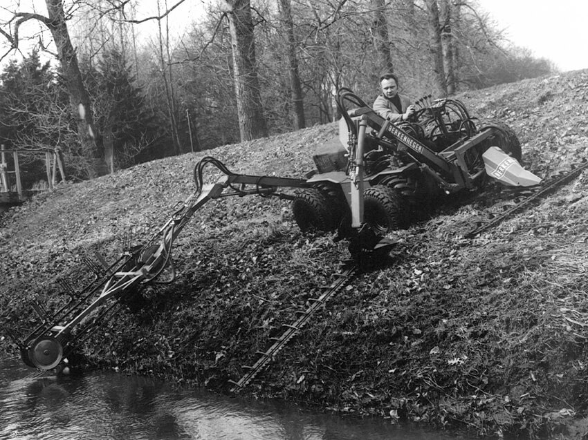 Historie Böschungsmäher im Einsatz