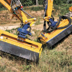 Berky Mulcher mit Räumband am Trecker im Einsatz im Grünen