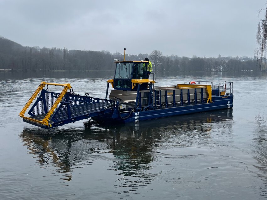 Weed Harvester BERKY TRITON 1500 on Lake